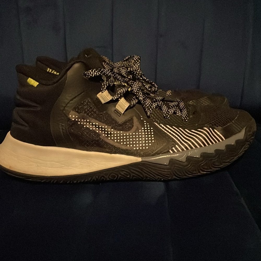 Nike Kyrie flytrap - Picture 2 of 3